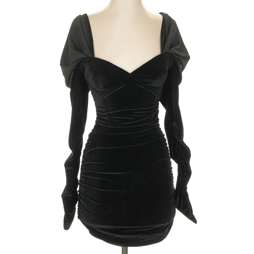 Elegant Black Velvet Off-Shoulder Dress xs